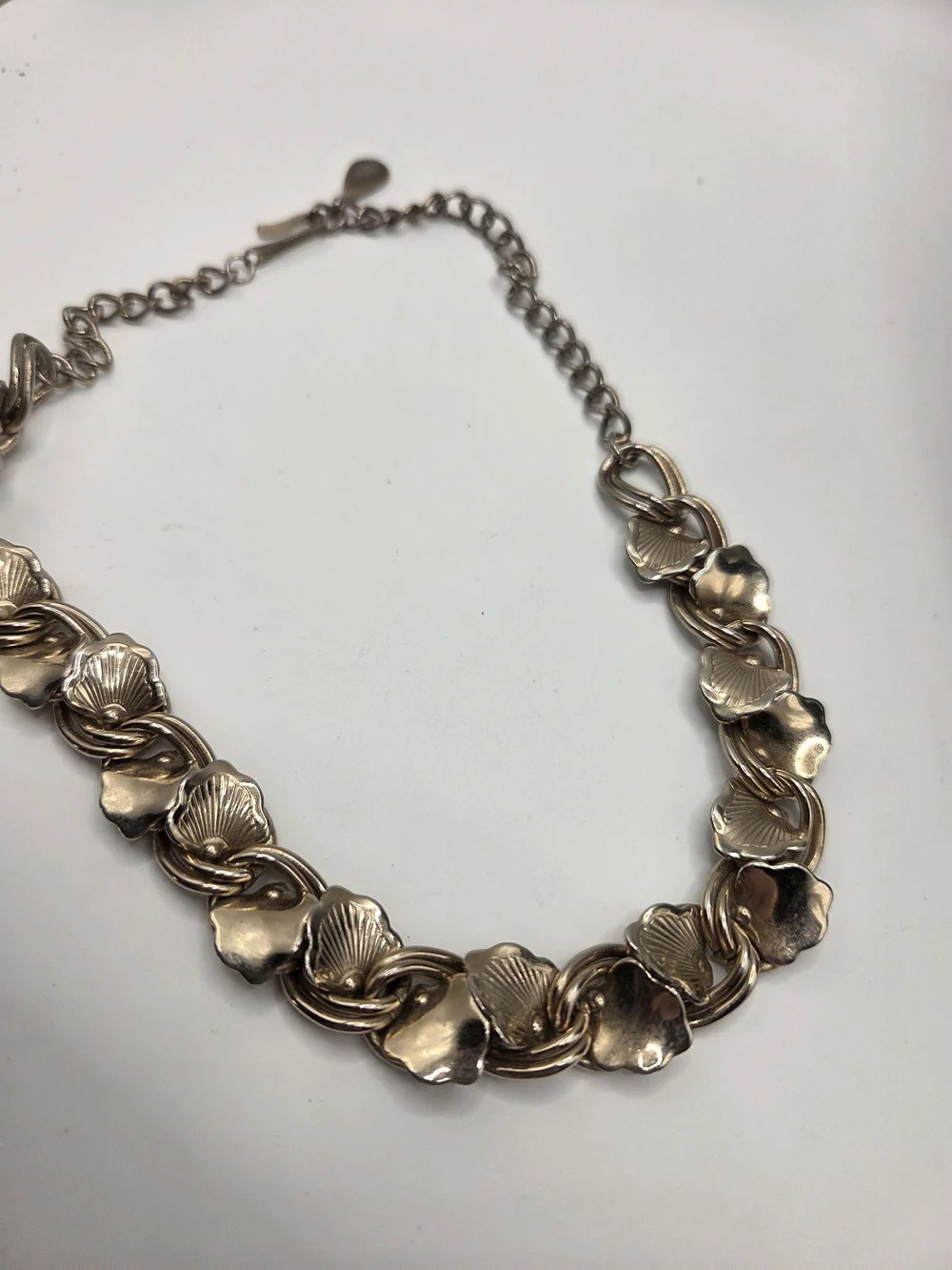 1669. Vintage Gold-Tone Floral Link Necklace